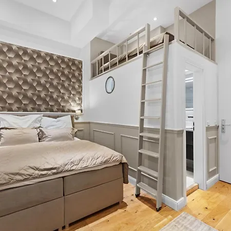 Gemuetliches Mit Hochbett In Charlottenburg *