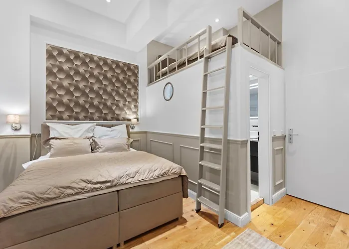 Gemuetliches Mit Hochbett In Charlottenburg *