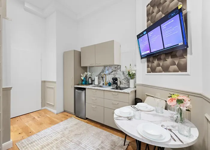 Gemuetliches Mit Hochbett In Charlottenburg